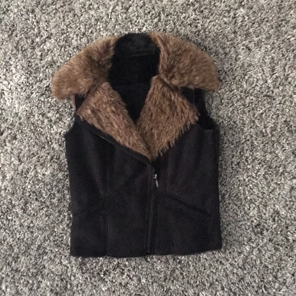 révue S faux fur black vest